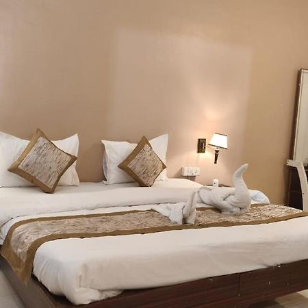 Hotel Shree Krishna Jungle Resort Khajurāho Exteriör bild