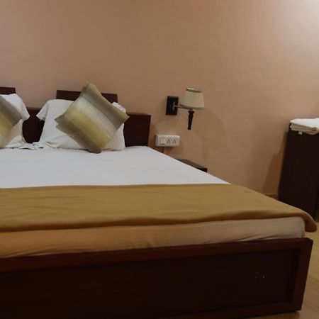 Hotel Shree Krishna Jungle Resort Khajurāho Exteriör bild