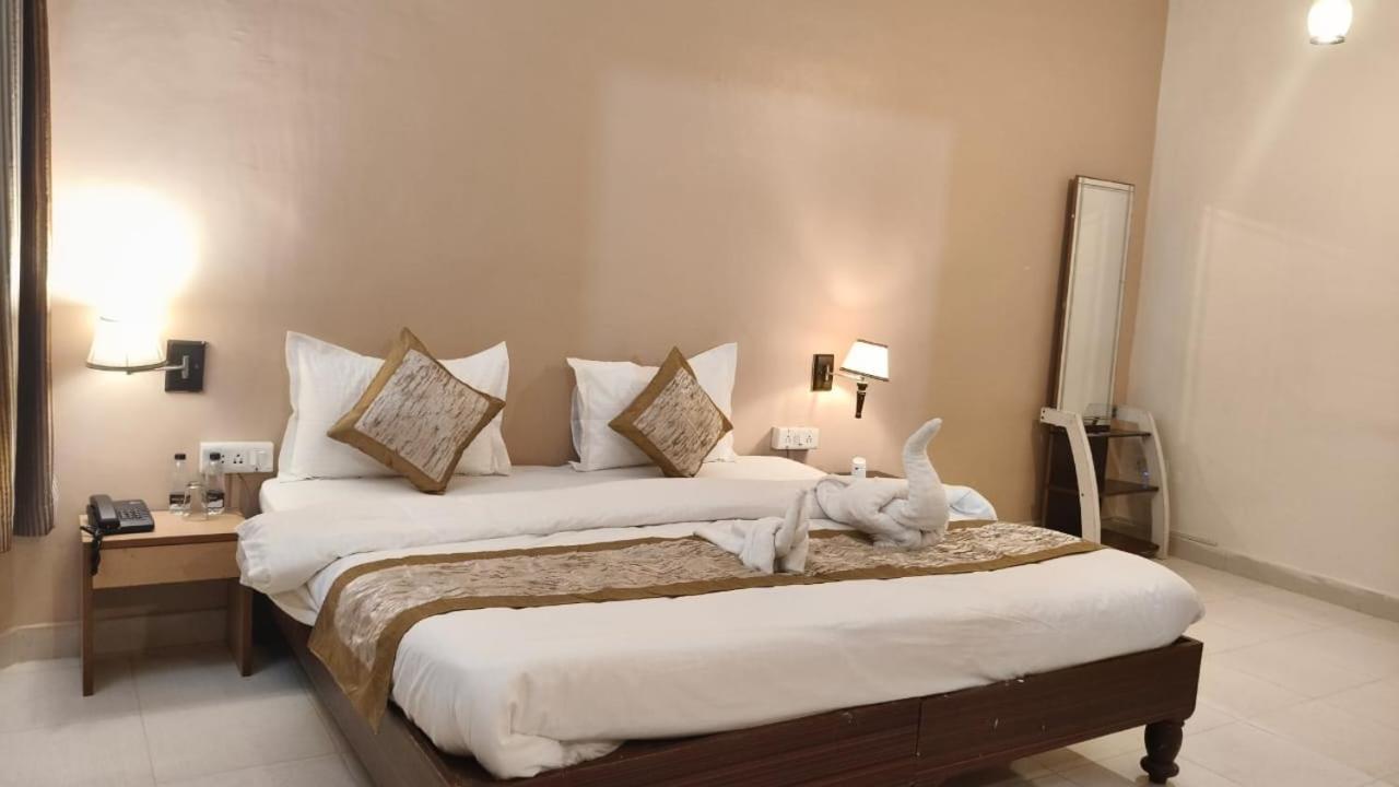 Hotel Shree Krishna Jungle Resort Khajurāho Exteriör bild